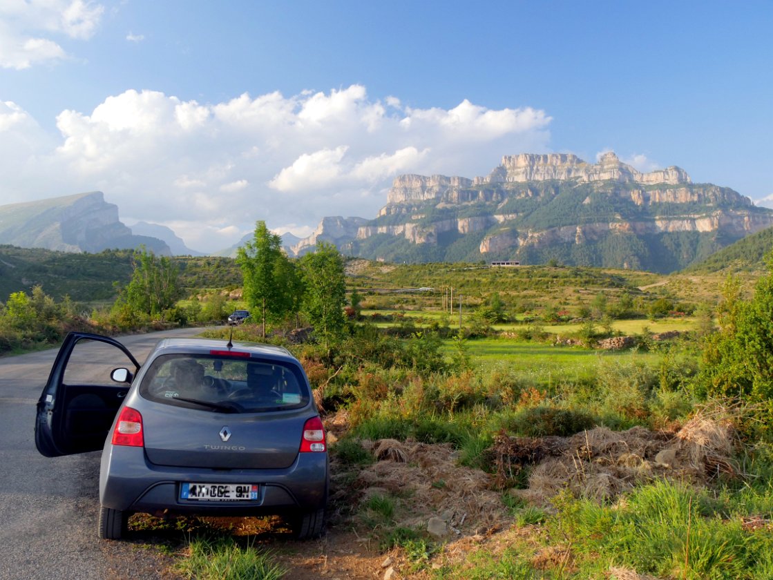 Nous sommes arrivés hier, depuis Saint-Lary, à travers le tunnel de Bielsa, jusqu'au petit village de Saravillo en Aragon.